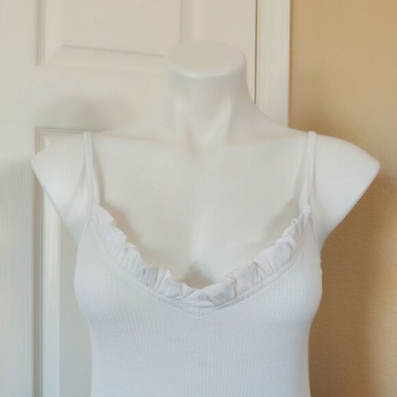 Know One Cares ribbed ruffle tank white sz L NWT - Picture 4 of 11